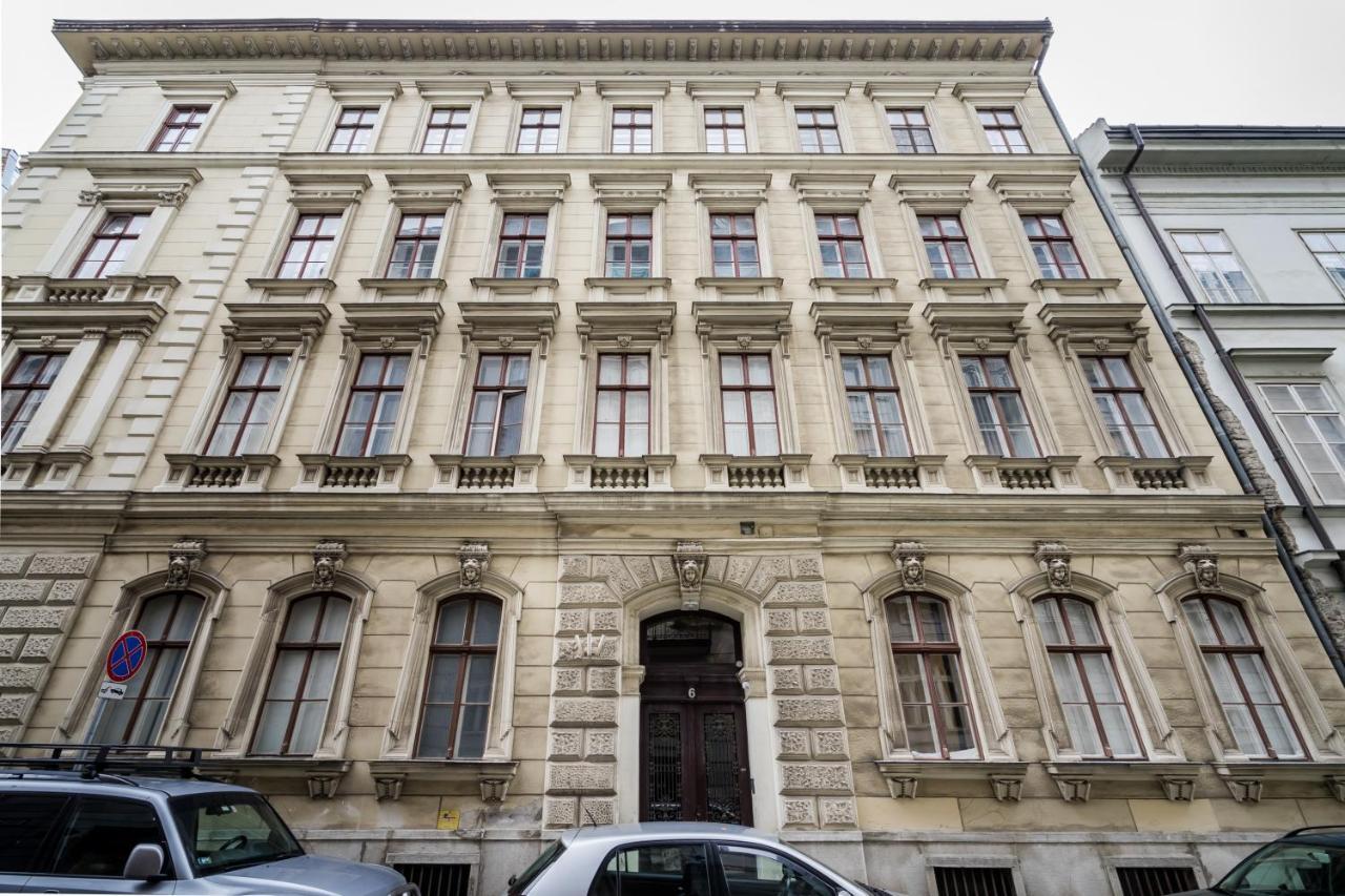 Pyvo Street Home With Balcony By Nw Budapest Eksteriør bilde